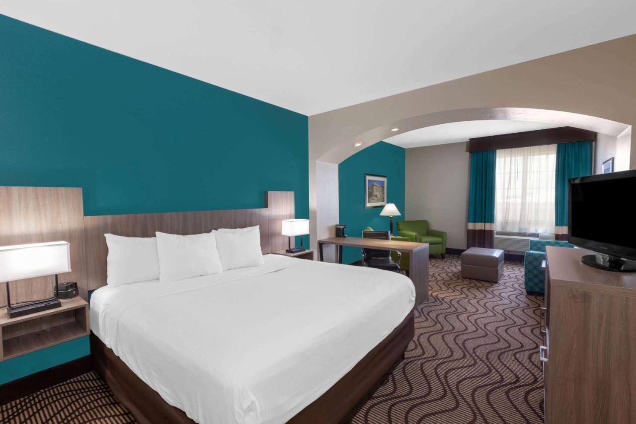 La Quinta By Wyndham Midland North Hotel Exterior photo