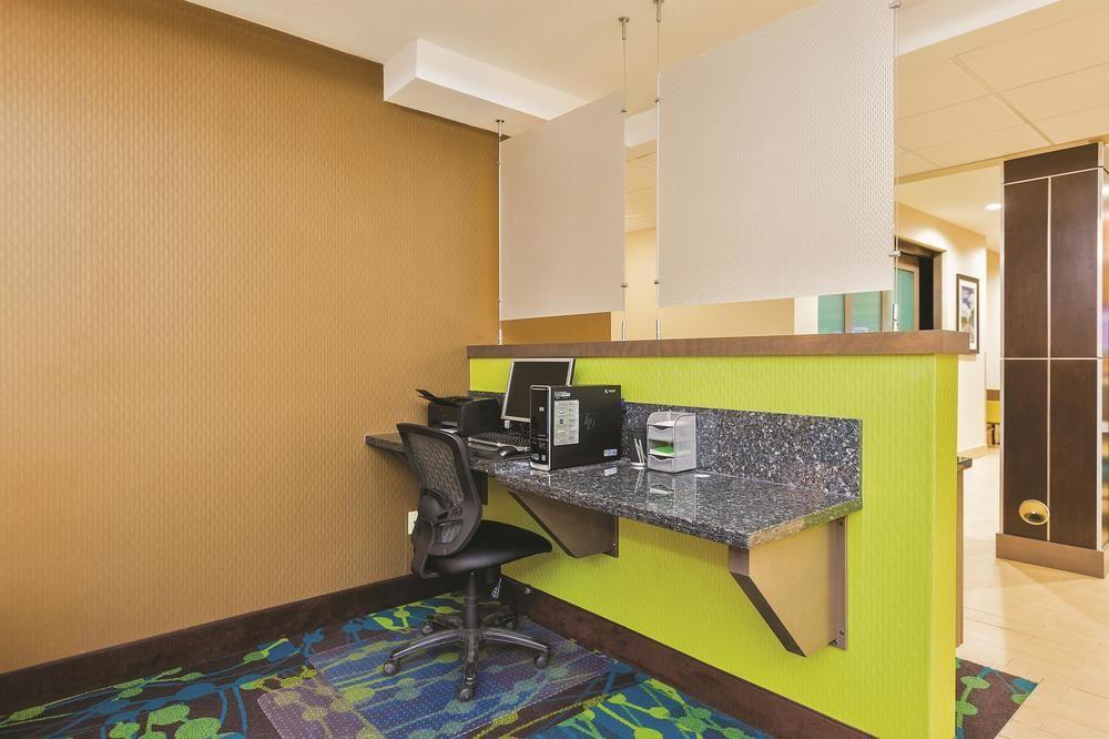 La Quinta By Wyndham Midland North Hotel Exterior photo