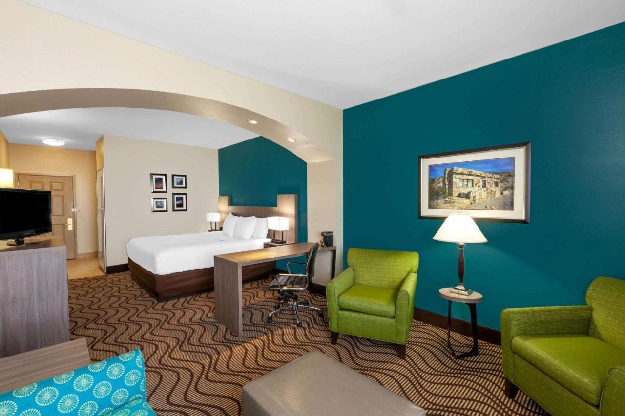 La Quinta By Wyndham Midland North Hotel Exterior photo