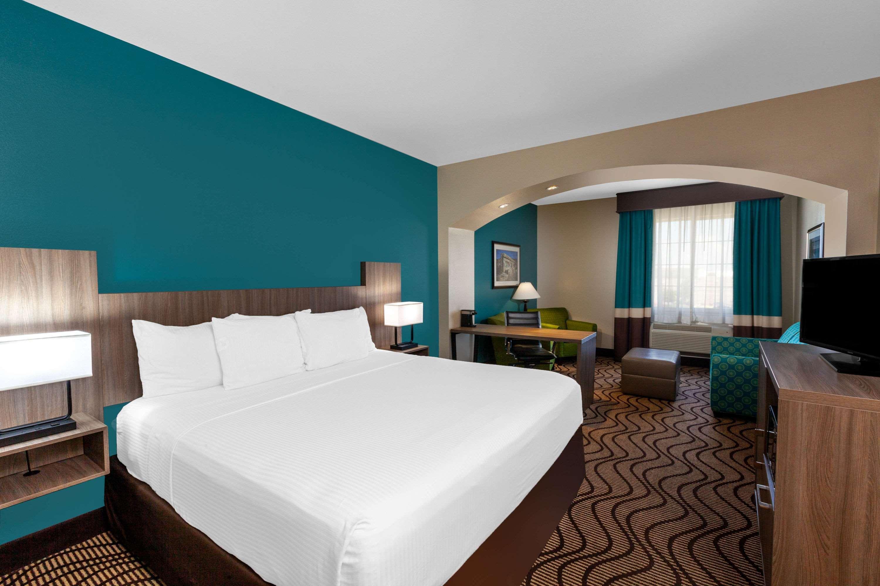 La Quinta By Wyndham Midland North Hotel Exterior photo