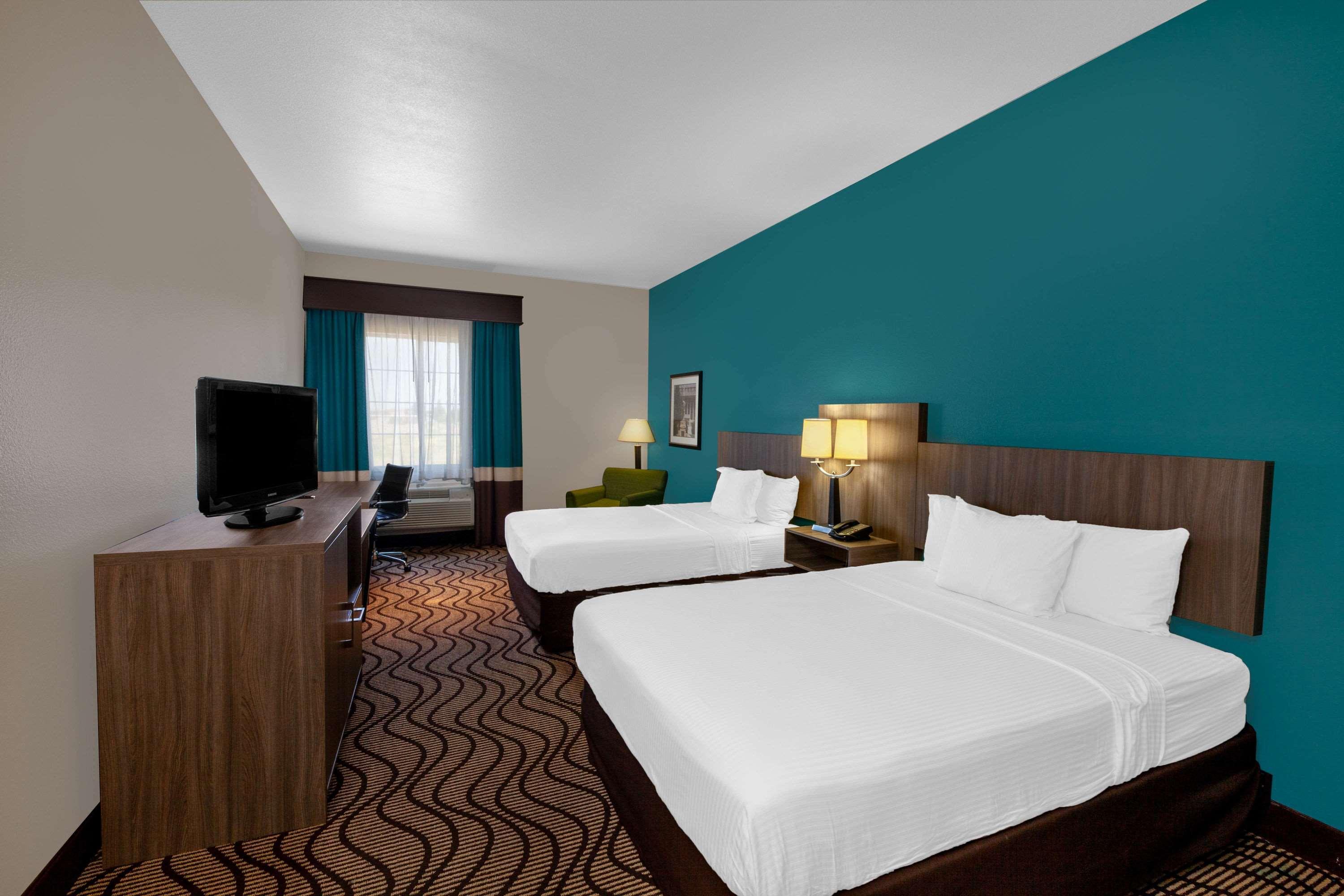 La Quinta By Wyndham Midland North Hotel Exterior photo