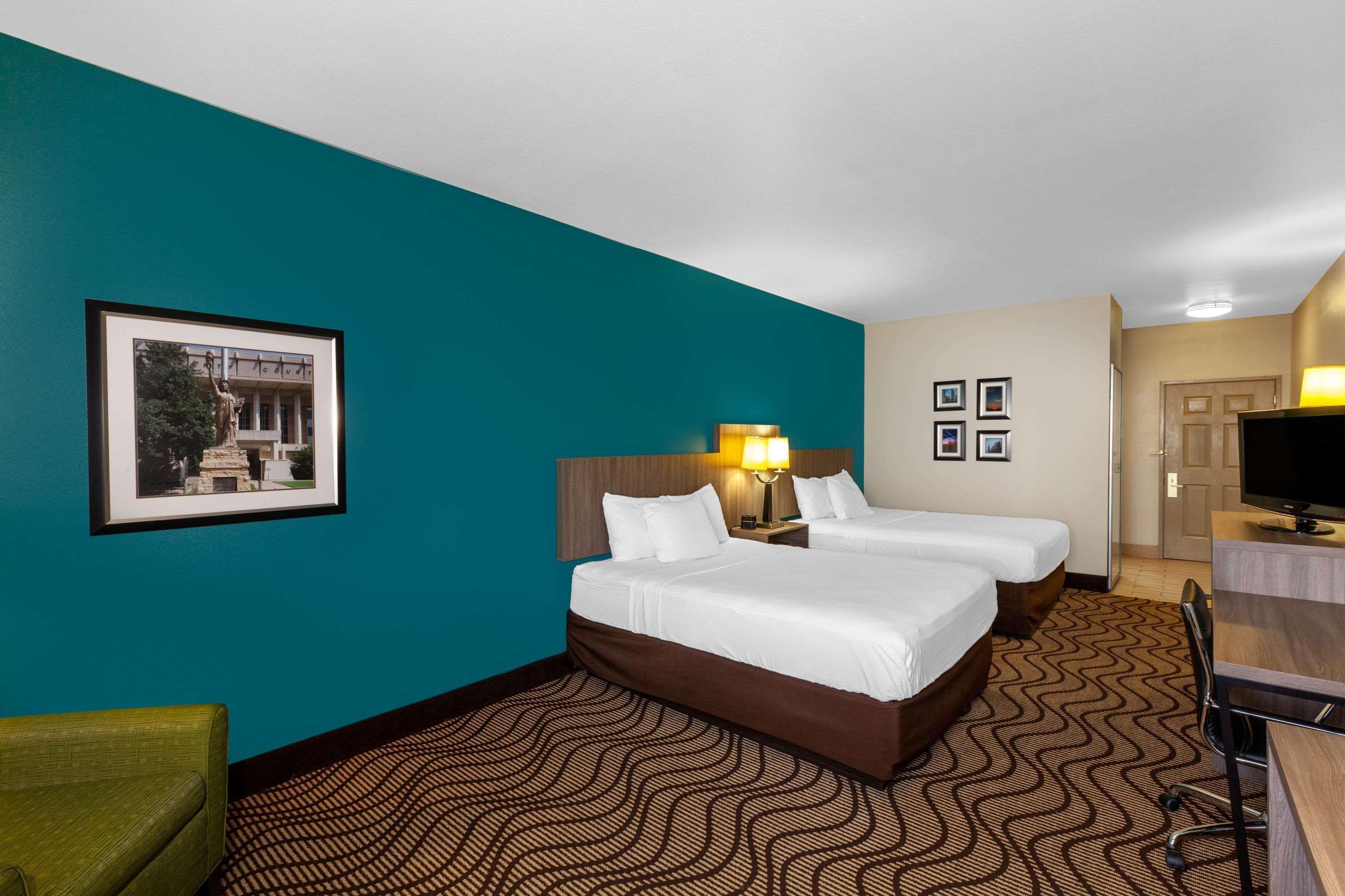 La Quinta By Wyndham Midland North Hotel Exterior photo