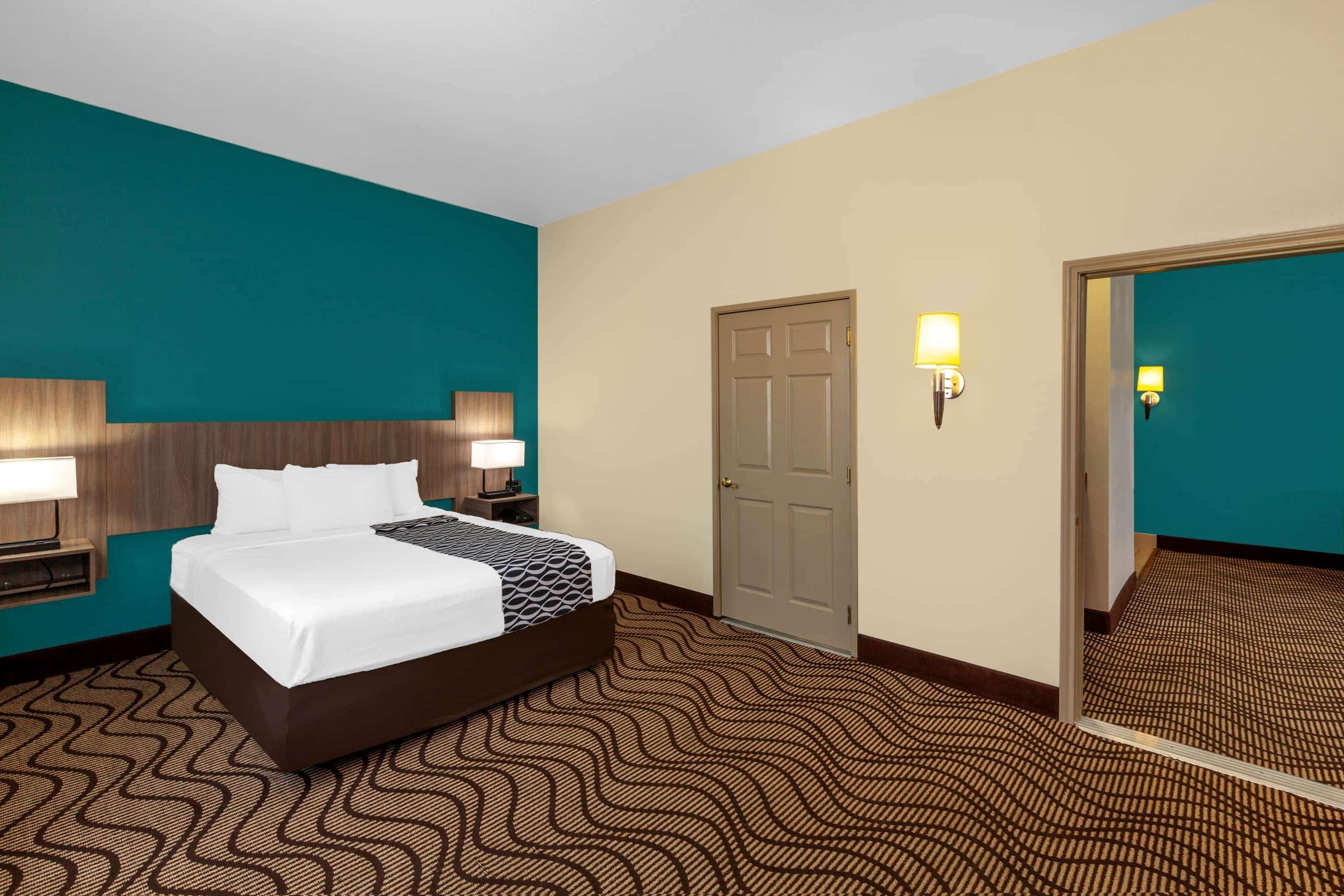 La Quinta By Wyndham Midland North Hotel Exterior photo
