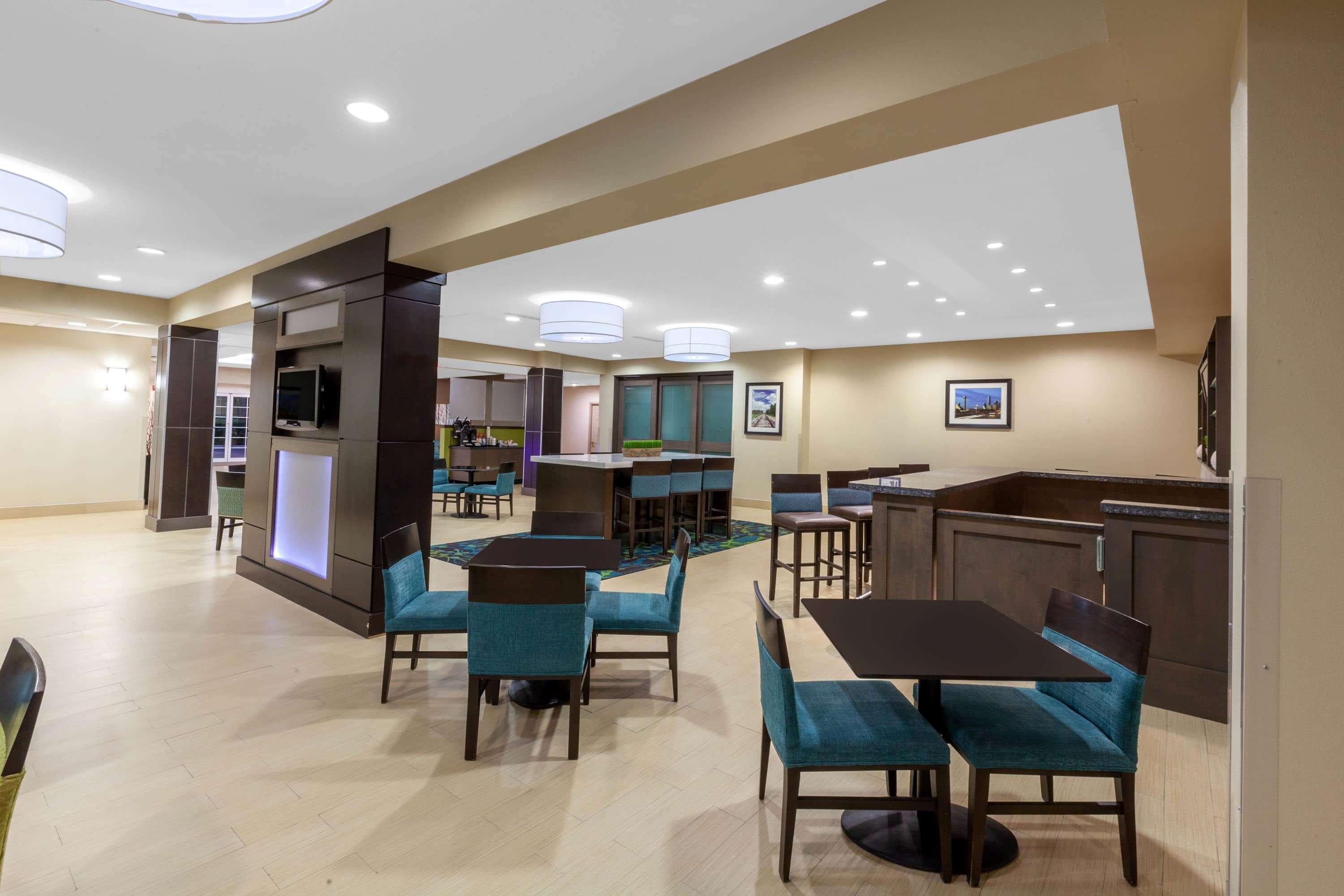 La Quinta By Wyndham Midland North Hotel Exterior photo