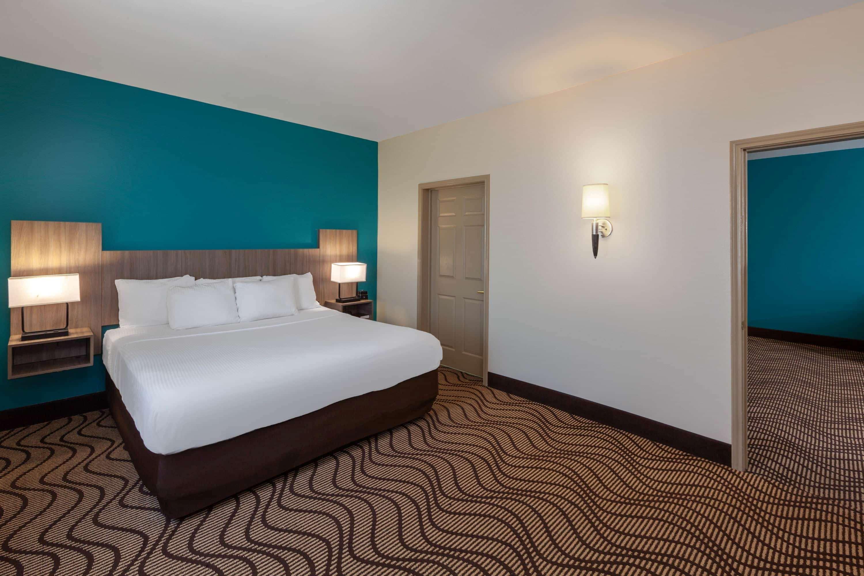La Quinta By Wyndham Midland North Hotel Exterior photo