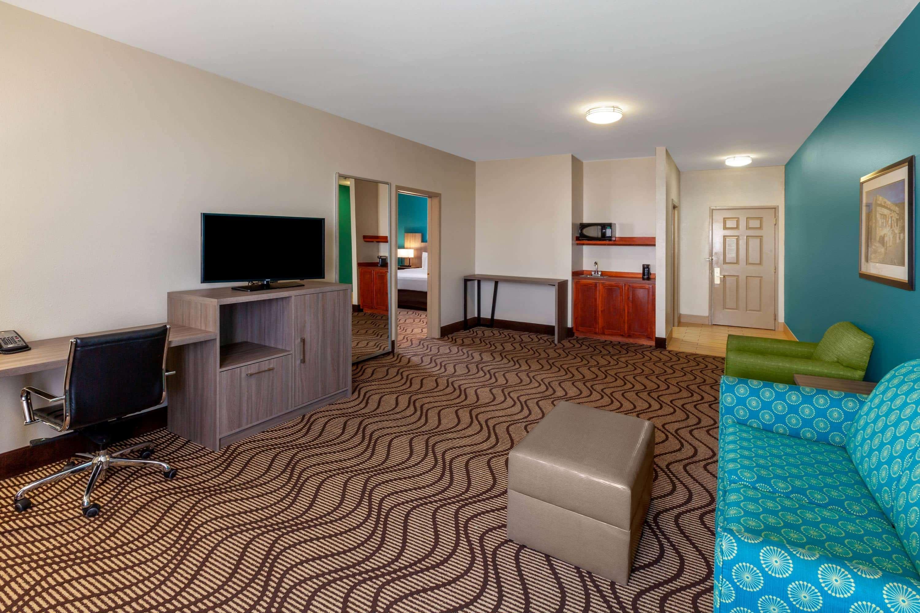 La Quinta By Wyndham Midland North Hotel Exterior photo