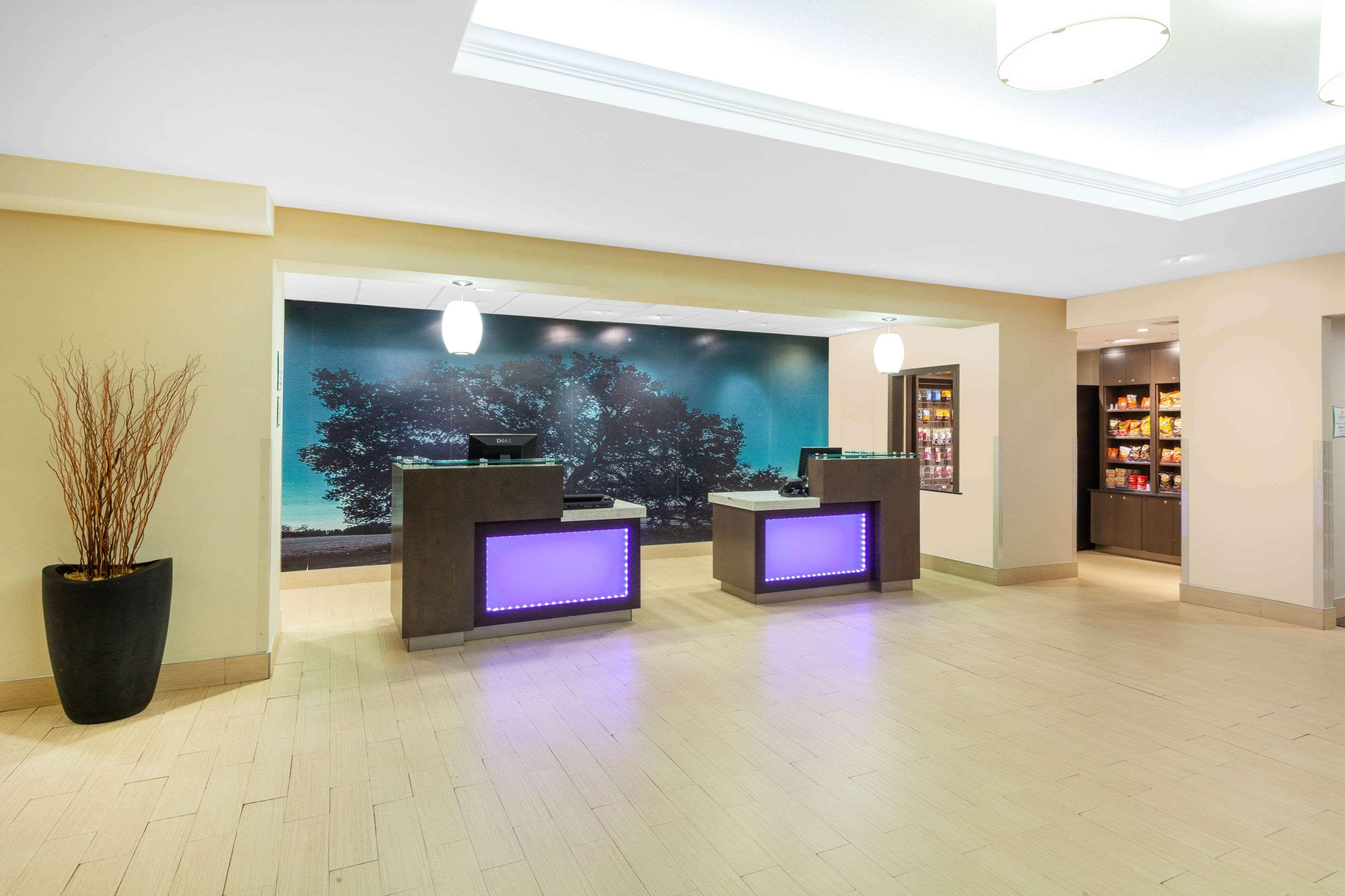 La Quinta By Wyndham Midland North Hotel Exterior photo
