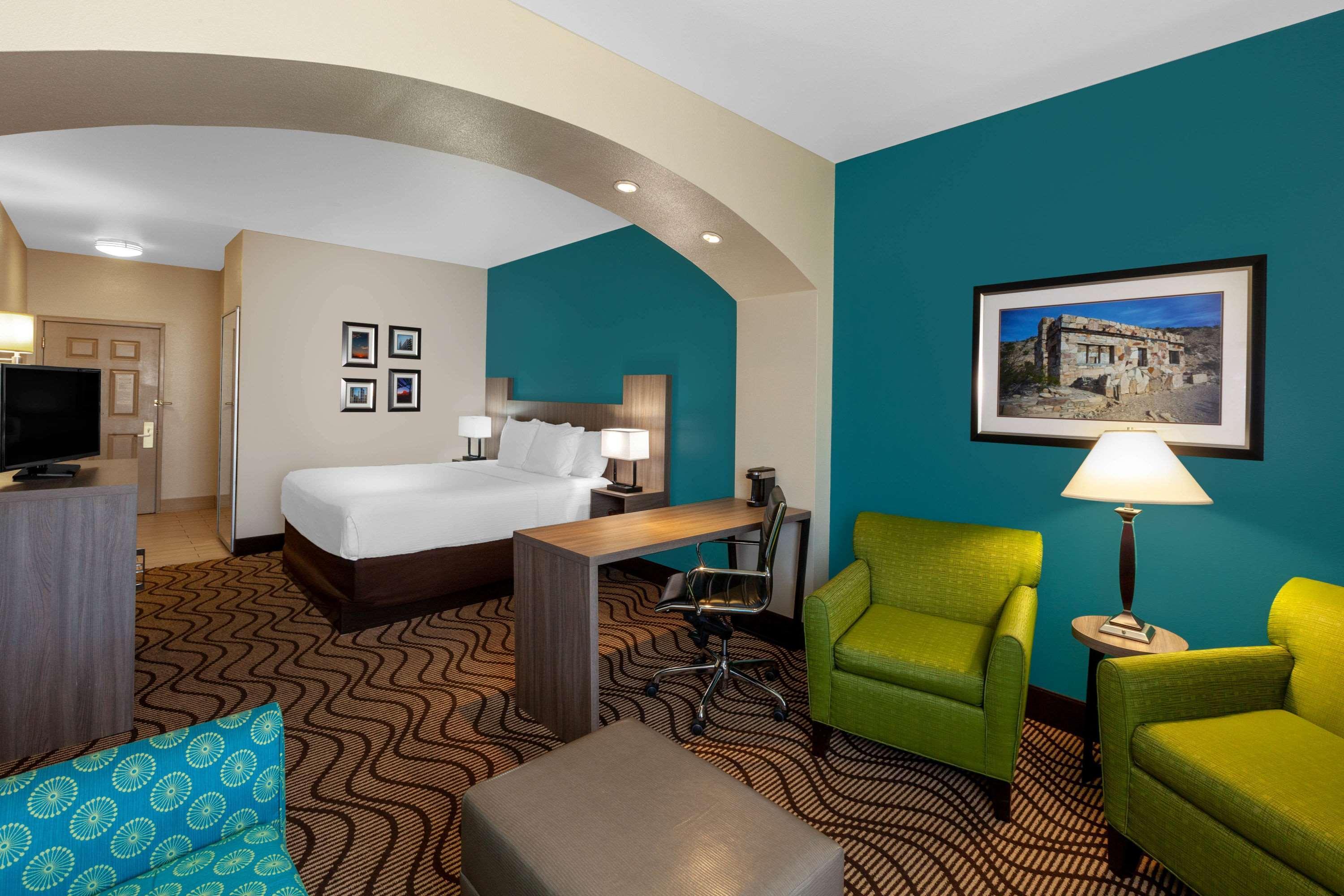 La Quinta By Wyndham Midland North Hotel Exterior photo